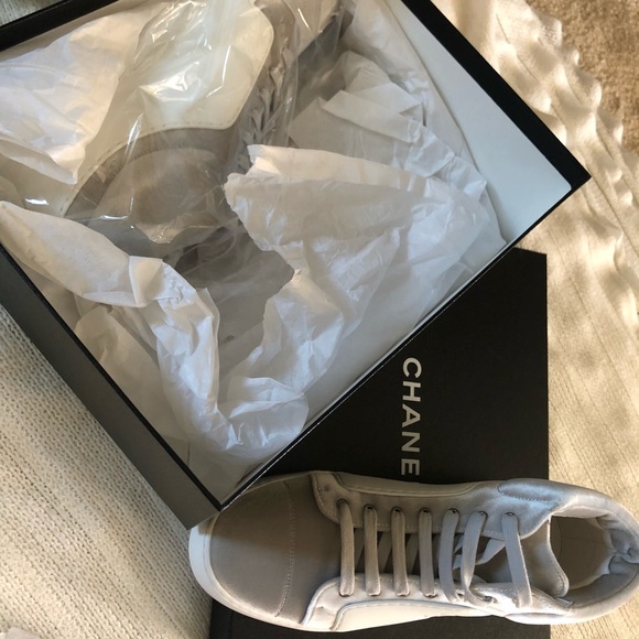 Lace-up shoes - Velvet calfskin & calfskin, black — Fashion  Chanel velvet and calfskin high tops!